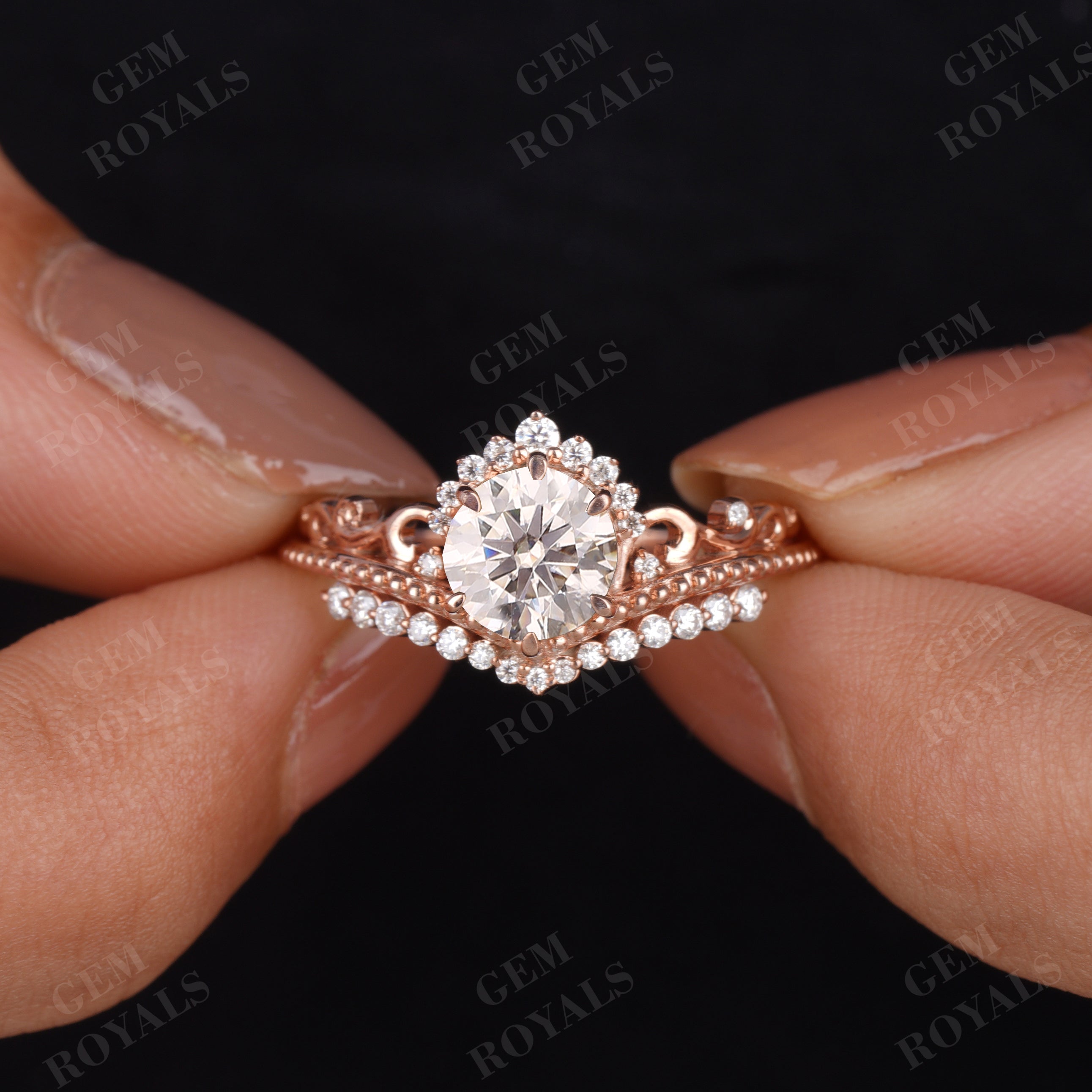 Vintage Art Deco Round Moissanite Engagement Ring